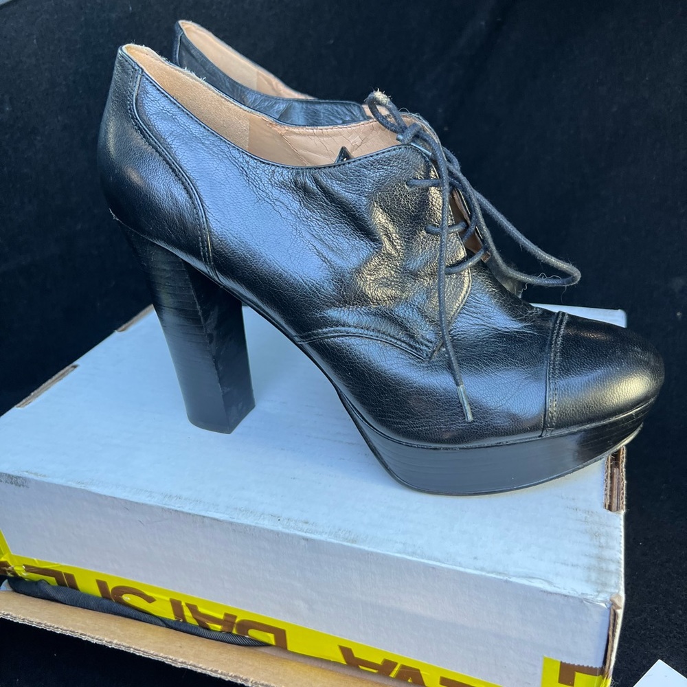Used black leather heals Nine West